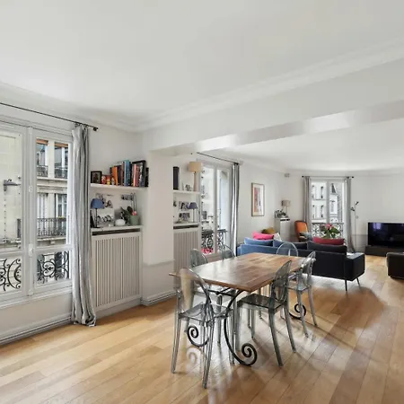 Grand 140m² A Deux Pas De La Tour Eiffel Apartmán